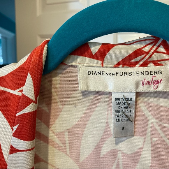 Diane Von Furstenberg classic wrap dress.  Red/white.  Size 6.  Like new. - Picture 4 of 4